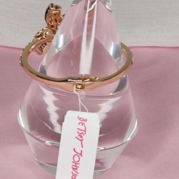 Betsey Johnson Bracelet Shell Yeah Mermaid Hinge Bangle Seashell Crystal Enamel - Picture 13 of 13